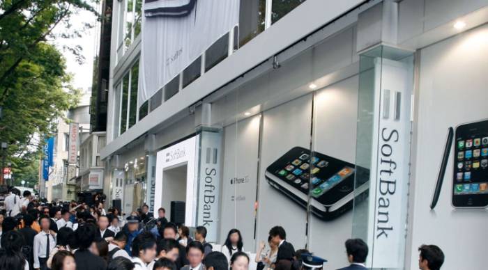 SoftBank Mobile Corp. released iPhone 3G