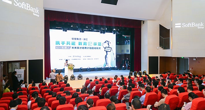 2019年5月25日 中国浙江省杭州市の杭州学軍中学で開催された記念式典の様子